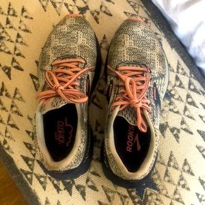 Brooks Adrenaline 12 size 7.5